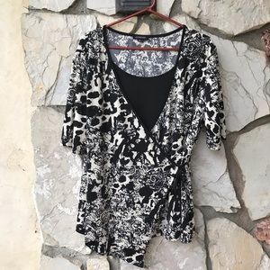 Black & white wrap top XL